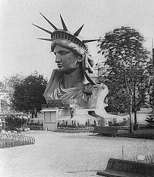 statue-of-liberty-head-at-worlds-fair