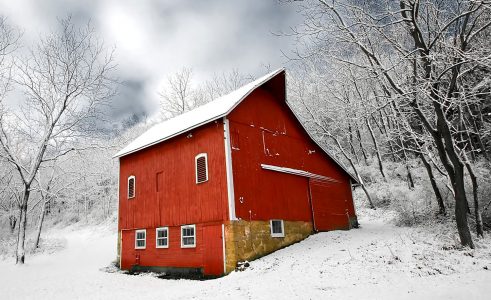 Barn in Snow Jigsaw Puzzle