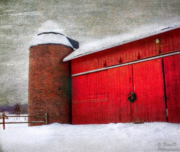 Barn with Christmas Wreath Jigsaw Puzzle