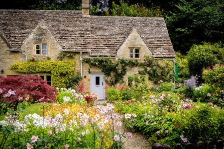 Bibury Cottage Jigsaw Puzzle