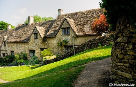 Bibury Cottages Jigsaw Puzzle