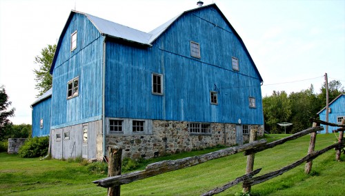 Big Blue Barn Jigsaw Puzzle