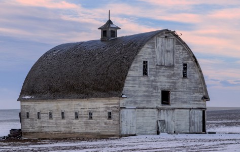 Big White Barn Jigsaw Puzzle