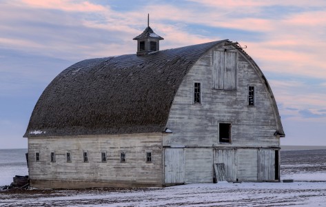 Big White Barn Jigsaw Puzzle