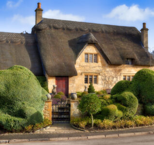 Cottage and Hedges Jigsaw Puzzle