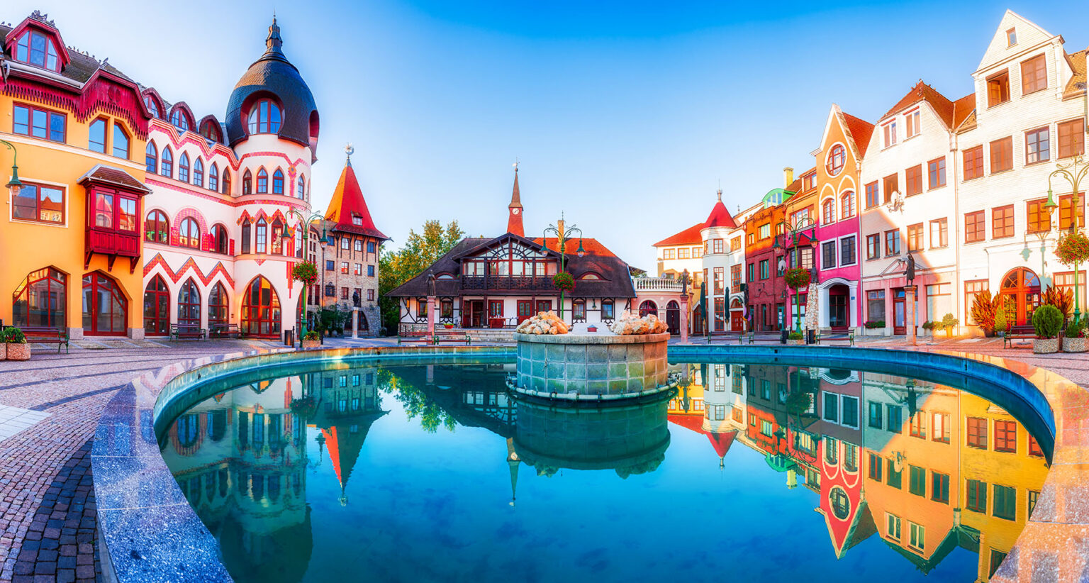 Courtyard Of Europe Jigsaw Puzzle 