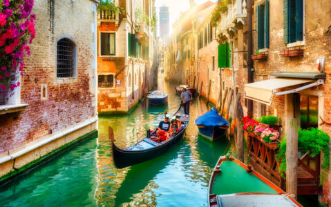 Cruising Venice Jigsaw Puzzle