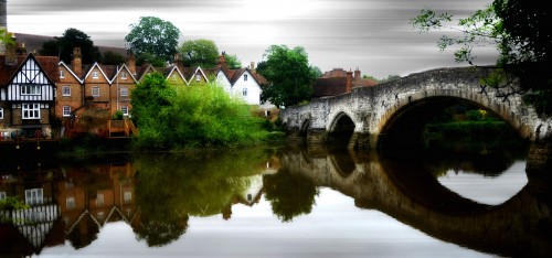 English Riverfront Jigsaw Puzzle