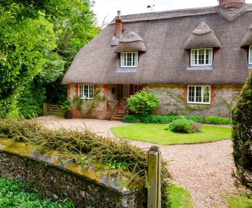 English Stone Cottage Jigsaw Puzzle