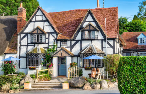 English Village Inn Jigsaw Puzzle