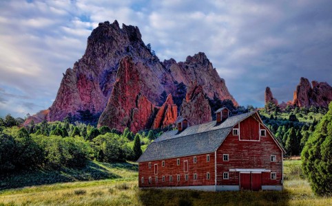 Garden Barn Jigsaw Puzzle