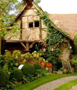 Garden Cottage Jigsaw Puzzle