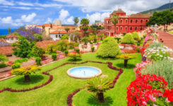 Gardens of the Red Mansion Jigsaw Puzzle
