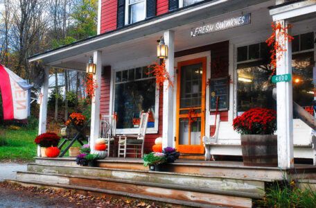 General Store in Fall Jigsaw Puzzle
