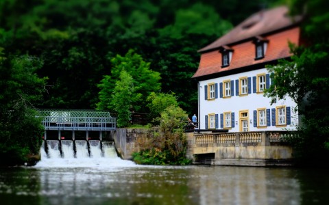 House by the Dam Jigsaw Puzzle