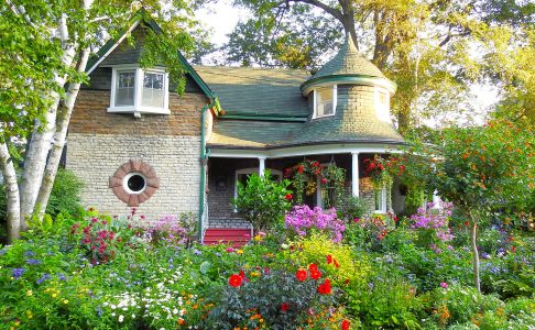 Kew Beach Cottage Jigsaw Puzzle