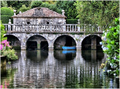 Manor House Garden Jigsaw Puzzle