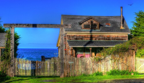 Oceanside House Jigsaw Puzzle