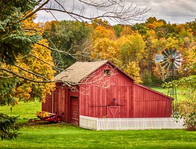 Picket Fence Barn Jigsaw Puzzle