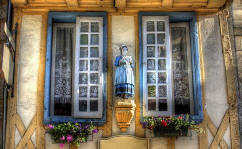 Quimper Windows Jigsaw Puzzle