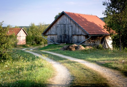 Rakovica Barns Jigsaw Puzzle