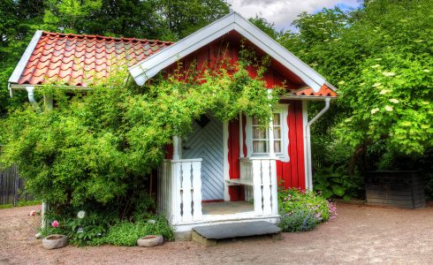 Red Garden Cottage Jigsaw Puzzle