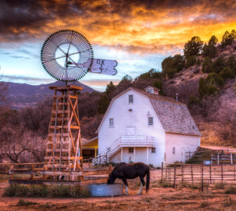 Rock Ledge Barn Jigsaw Puzzle