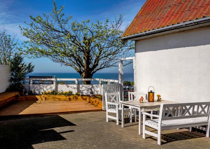 Seaside Courtyard Jigsaw Puzzle