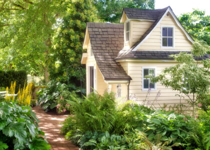 Shade Garden Cottage Jigsaw Puzzle