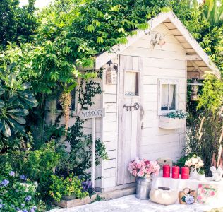 Small Garden Cottage Jigsaw Puzzle