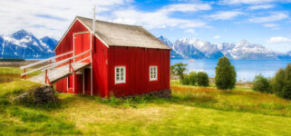 Small Lyngenfjord Barn