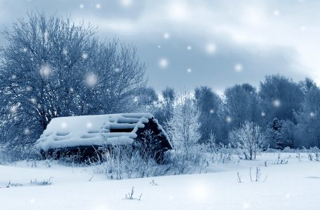 Snowy Barn Jigsaw Puzzle