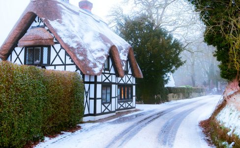 Snowy Cottage Jigsaw Puzzle