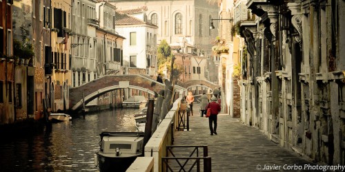 Stroll in Venice Jigsaw Puzzle