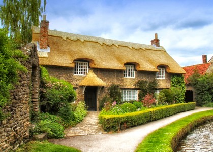 Thatched Roof Cottage Jigsaw Puzzle