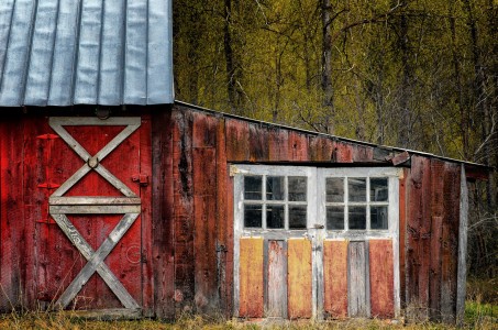 Tin Roof Barn Jigsaw Puzzle