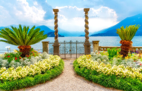 Villa Garden Gate Jigsaw Puzzle