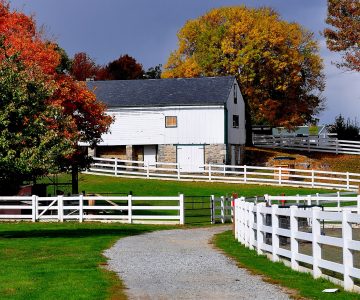 White Barn and Fence Jigsaw Puzzle