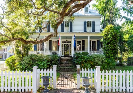 White Picket Fence Jigsaw Puzzle