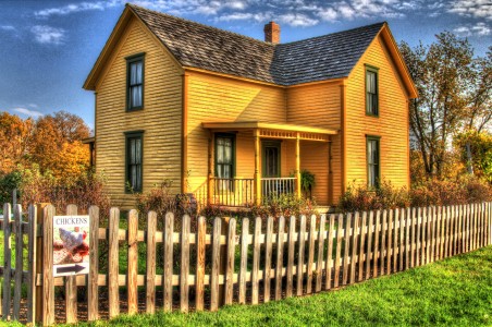 Yellow Farmhouse Jigsaw Puzzle