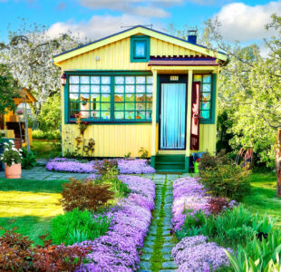 Yellow Garden Cottage Jigsaw Puzzle
