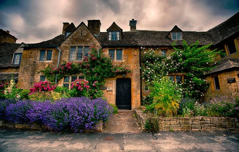 Yellowstone Cottage Jigsaw Puzzle